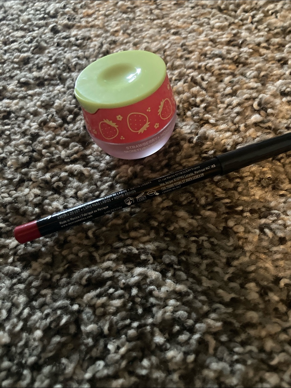 NYX Strawberry Lip Balm with Red Lip Liner